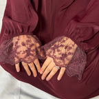 Robe de prière en dentelle bordeaux