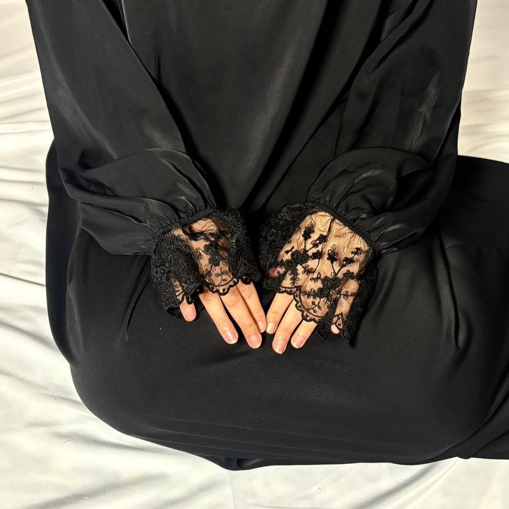 Robe de prière en dentelle noir