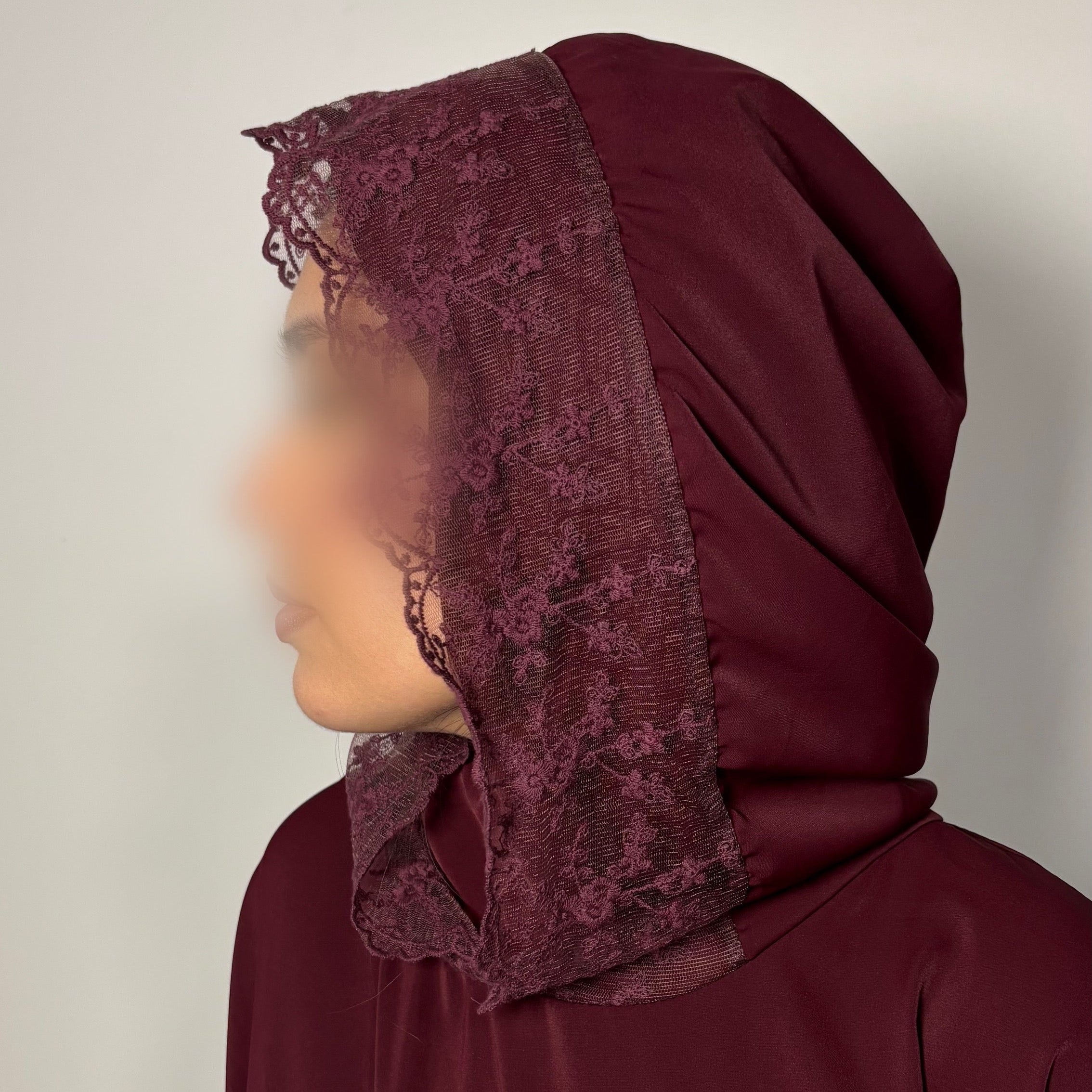 Robe de prière en dentelle bordeaux