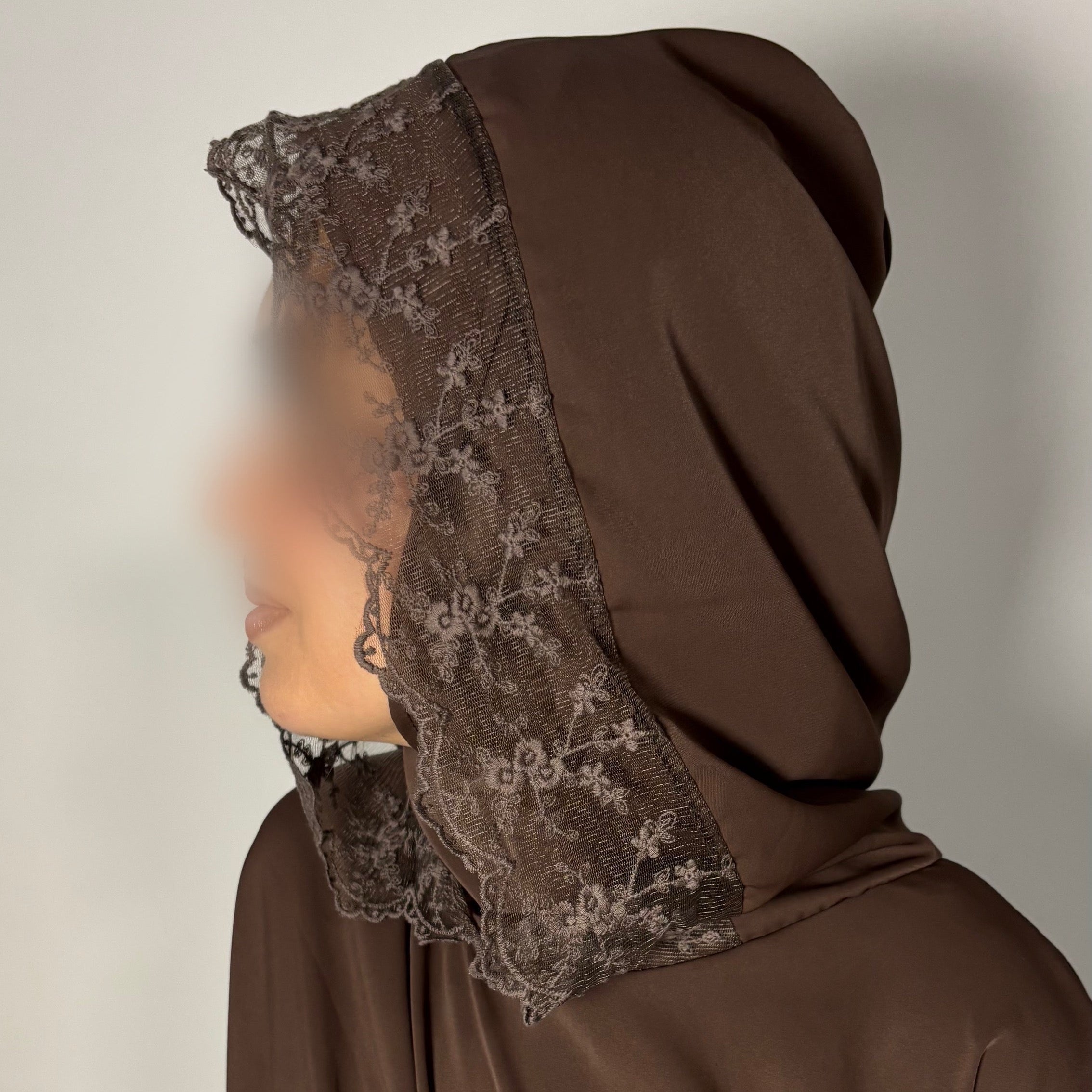 Robe de prière en dentelle marron